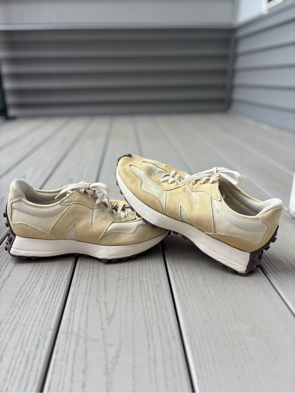 EUC New Balance 327 Women’s Size 9.5